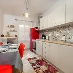 Venetian 27 *