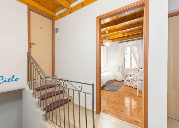 Апартаменты Venetian 27 *
