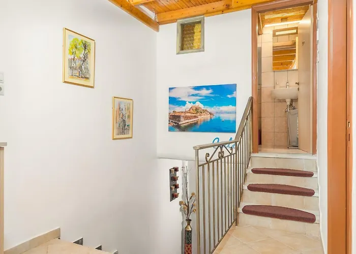 Venetian 27