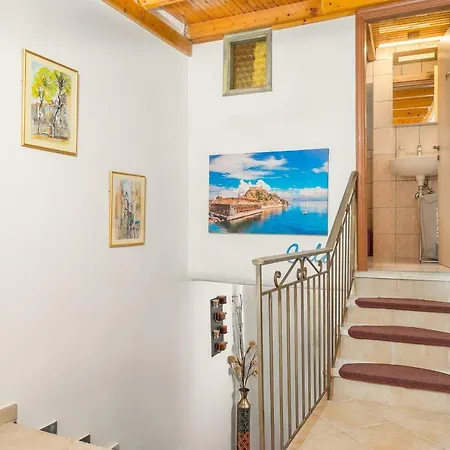Venetian 27