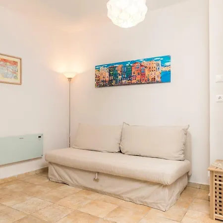 Venetian 27 * Corfu (city)